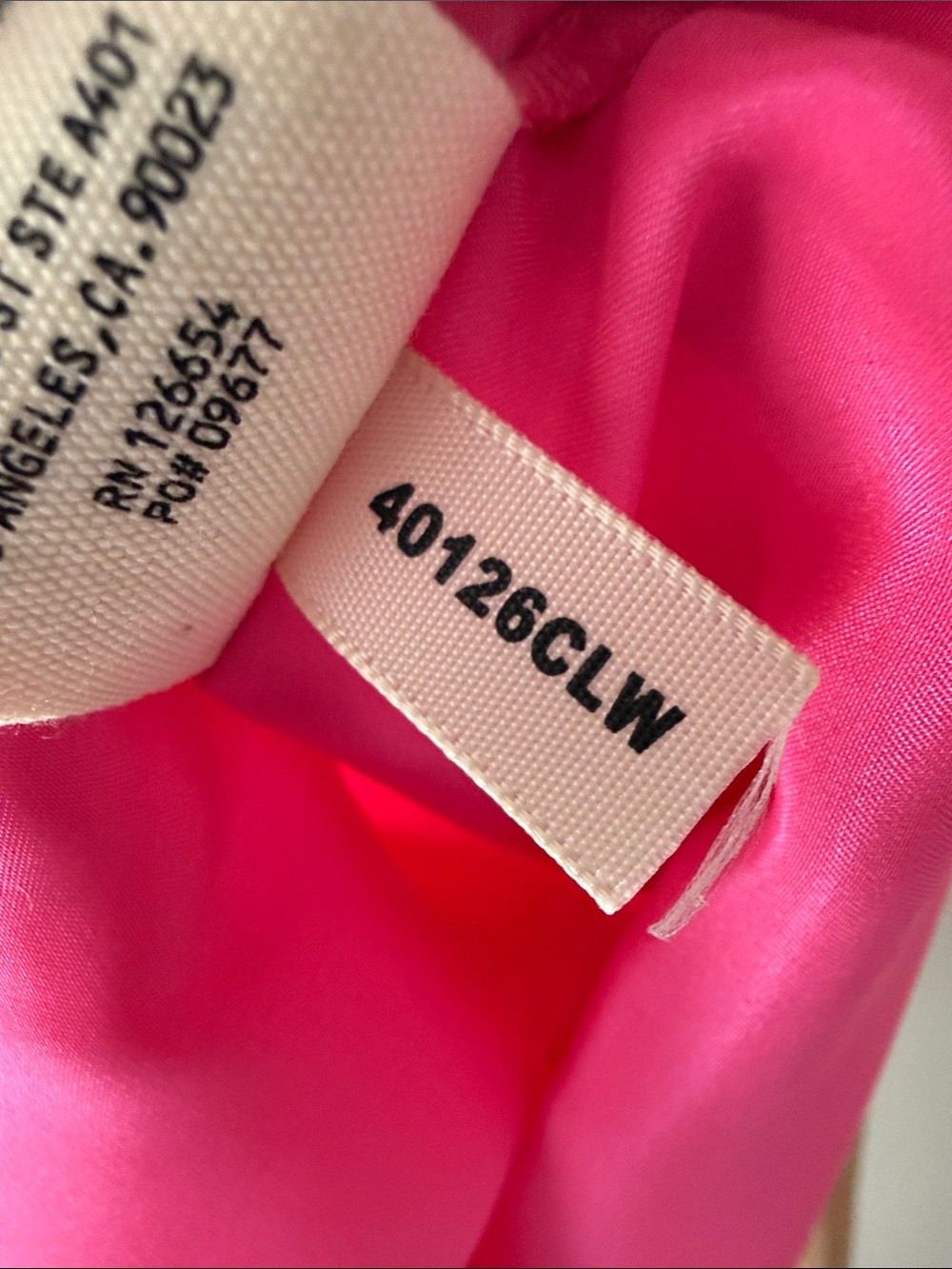 🆕 L'AGENCE | Dani Silk Button-Down Shirt in electric pink - Picture 11 of 11